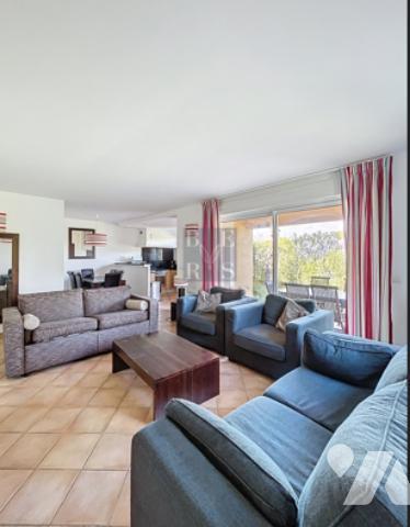 GOLF DE ROQUEBRUNE-SUR-ARGENS – VILLA VUE GOLF DANS RÉSIDENCE SÉCURISÉE AVEC PISCINE