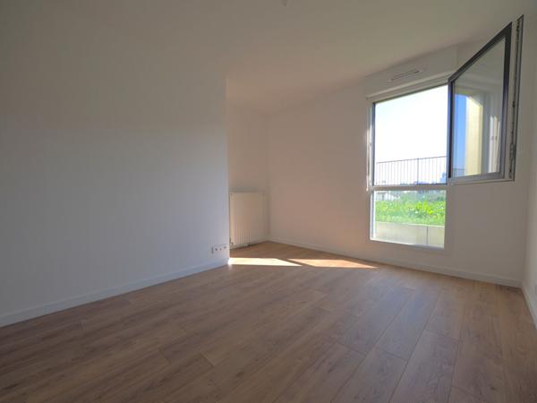 Appartement 3 pièces avec terrasse ? Au coeur de la vie romainvilloise (ZAC de l'Horloge)