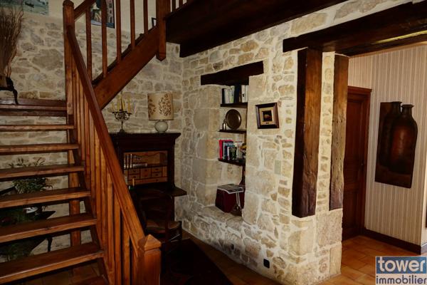 MAISON DE MAITRE 200 m2 ET SA GRANGE EN PIERRE sur terrain 4.85 HA BASSE VALLE DU LOT 46700