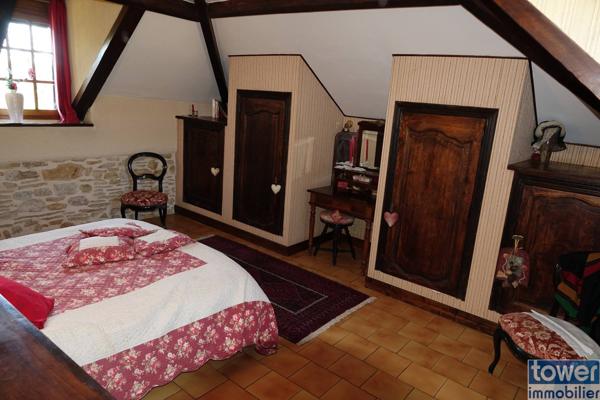 MAISON DE MAITRE 200 m2 ET SA GRANGE EN PIERRE sur terrain 4.85 HA BASSE VALLE DU LOT 46700