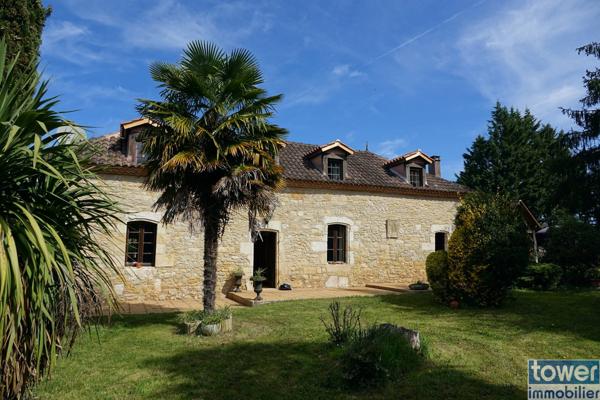 MAISON DE MAITRE 200 m2 ET SA GRANGE EN PIERRE sur terrain 4.85 HA BASSE VALLE DU LOT 46700