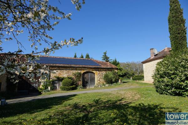 MAISON DE MAITRE 200 m2 ET SA GRANGE EN PIERRE sur terrain 4.85 HA BASSE VALLE DU LOT 46700