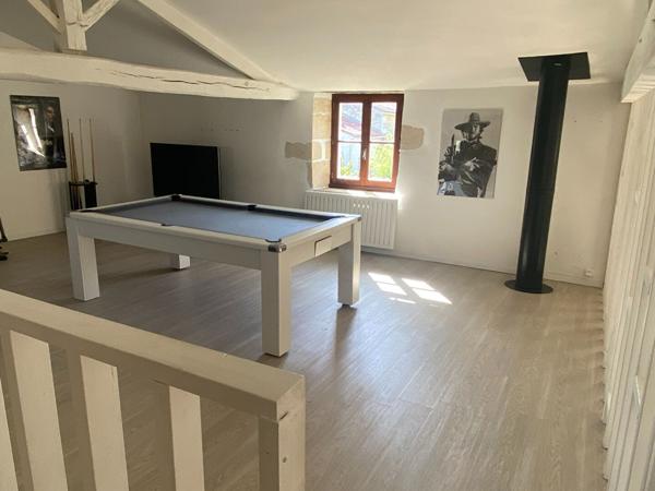 Grande longere renovee avec dependances et piscine a Bouille Courdault