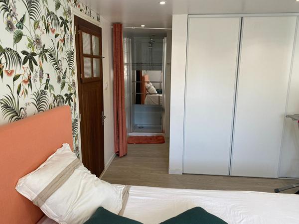 Grande longere renovee avec dependances et piscine a Bouille Courdault