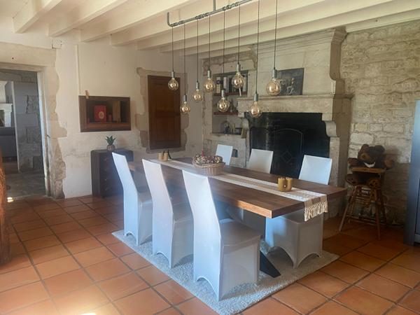 Grande longere renovee avec dependances et piscine a Bouille Courdault