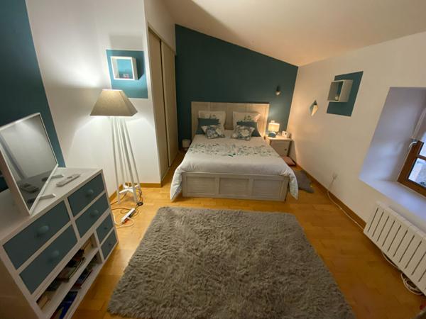 Grande longere renovee avec dependances et piscine a Bouille Courdault