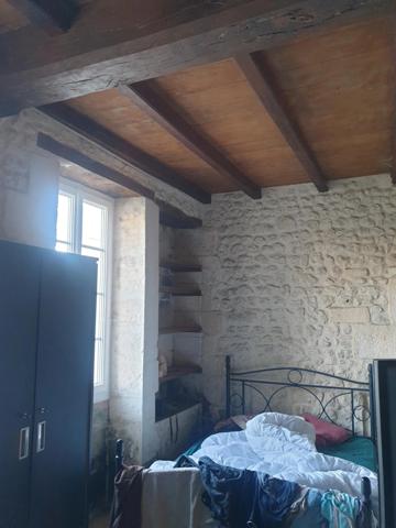 Maison de 400 m² habitables à vendre, proche Barbezieux (16), dépendances d’environ 1 000 m², terrain de 12 000 m² !!!
