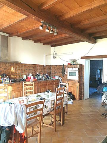 Maison de 400 m² habitables à vendre, proche Barbezieux (16), dépendances d’environ 1 000 m², terrain de 12 000 m² !!!