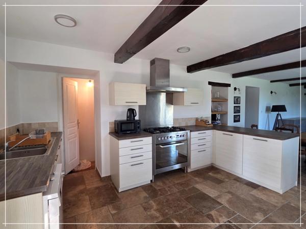 Superbe propriété composée d'une Maison Principale et de 3 Gîtes - Terrain 1,9 Ha avec Piscine