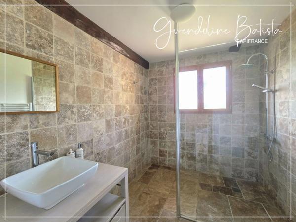 Superbe propriété composée d'une Maison Principale et de 3 Gîtes - Terrain 1,9 Ha avec Piscine