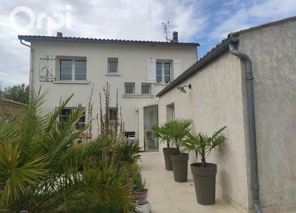 Maison à vendre    6 pièces •  Saint-Just-Luzac