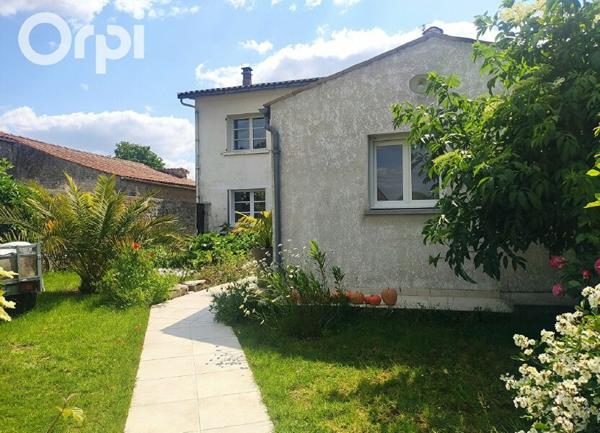 Maison à vendre    6 pièces •  Saint-Just-Luzac