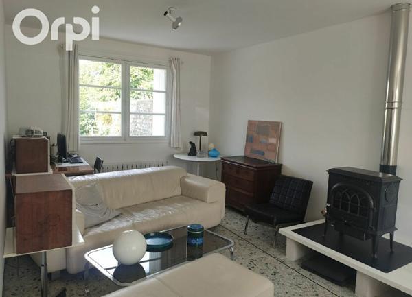 Maison à vendre    6 pièces •  Saint-Just-Luzac