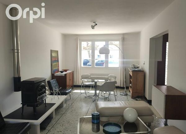 Maison à vendre    6 pièces •  Saint-Just-Luzac