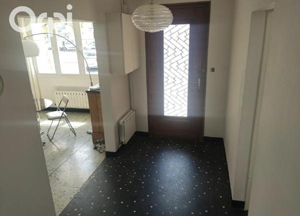 Maison à vendre    6 pièces •  Saint-Just-Luzac