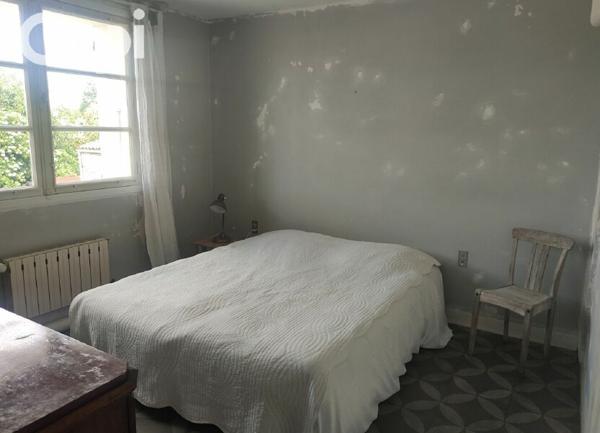 Maison à vendre    6 pièces •  Saint-Just-Luzac