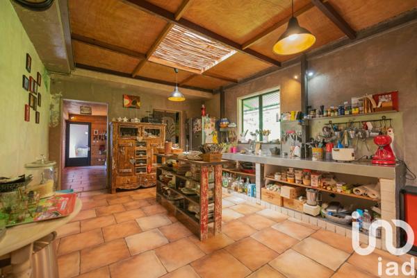 House for sale 6 rooms 200 m² Saint-Denis