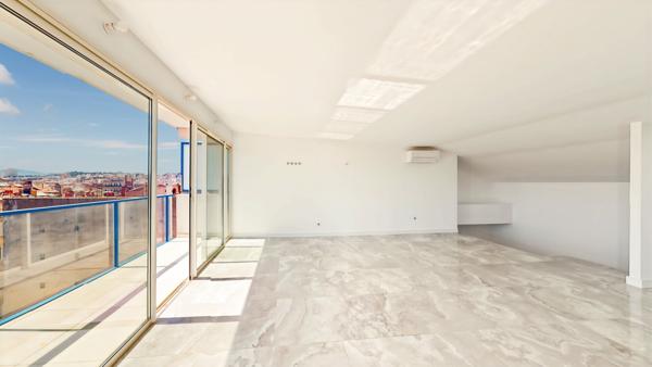 Marseille (13006) DERNIER ETAGE DUPLEX VUE MER TERRASSES COURS JULIEN 13006