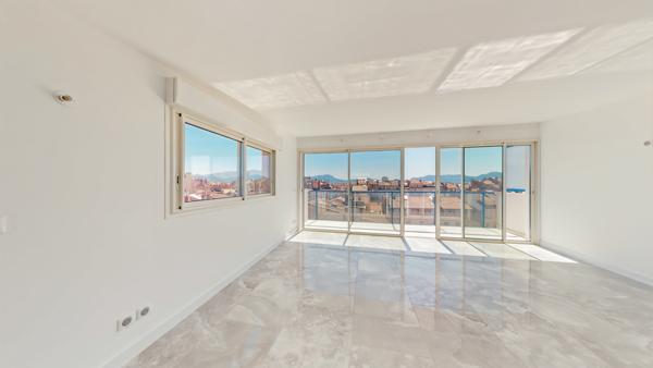 Marseille (13006) DERNIER ETAGE DUPLEX VUE MER TERRASSES COURS JULIEN 13006