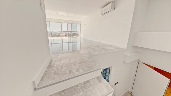 Marseille (13006) DERNIER ETAGE DUPLEX VUE MER TERRASSES COURS JULIEN 13006