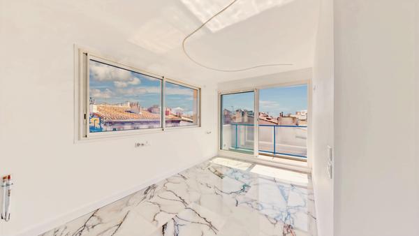 Marseille (13006) DERNIER ETAGE DUPLEX VUE MER TERRASSES COURS JULIEN 13006