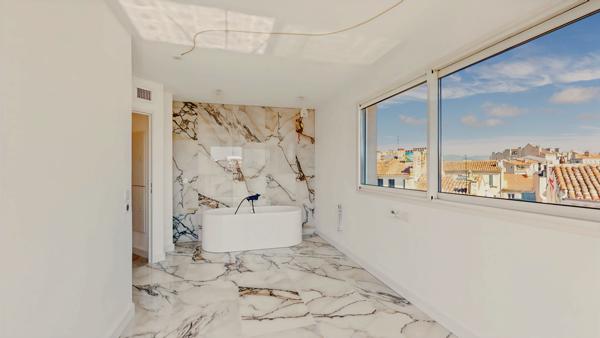 Marseille (13006) DERNIER ETAGE DUPLEX VUE MER TERRASSES COURS JULIEN 13006