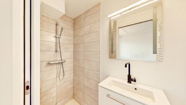 Marseille (13006) DERNIER ETAGE DUPLEX VUE MER TERRASSES COURS JULIEN 13006