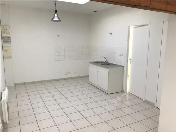 Appartement à louer 545 € CC ST ETIENNE DE MONTLUC 2 p 42 m² DPE E