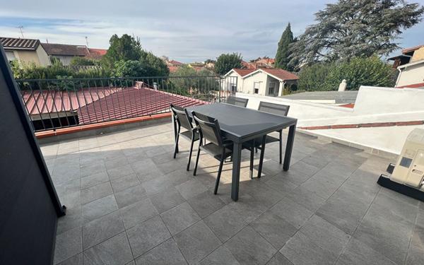 Immeuble à vendre    3 pièces • 211 m2 Toulouse