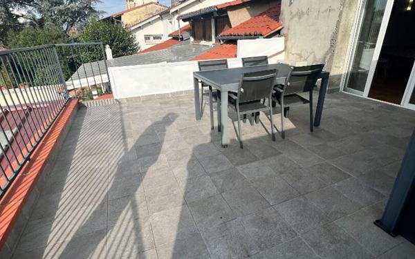 Immeuble à vendre    3 pièces • 211 m2 Toulouse