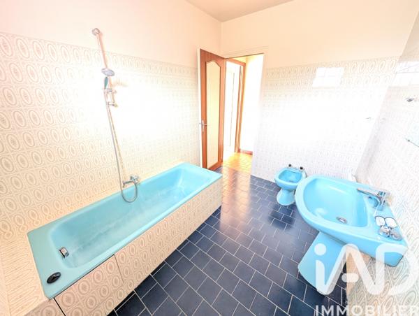 Immeuble à vendre 155 m² Lussac-les-Châteaux