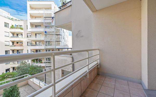 Appartement à vendre    4 pièces • 79,53 m2 Paris 19