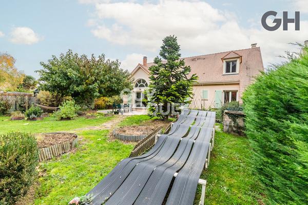 CHARMANTE MAISON FAMILIALE DE 7 PIECES (191.88 m²) À SAINT-PIERRE-DU-PERRAY