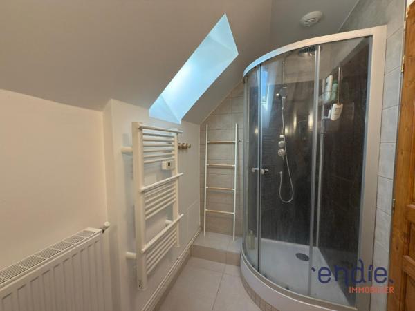 LONGERE TYPE F8 REHABILITEE AVEC GRANGE ET JARDIN!