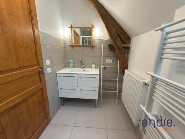 LONGERE TYPE F8 REHABILITEE AVEC GRANGE ET JARDIN!