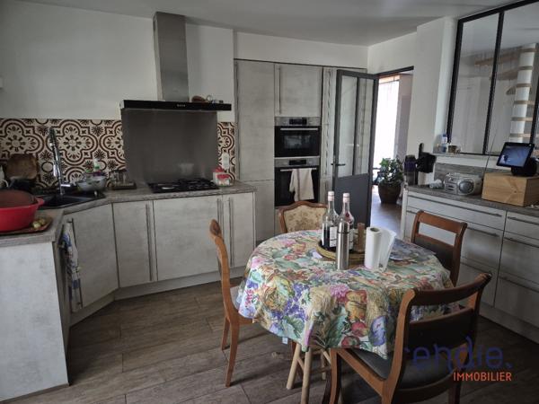 LONGERE TYPE F8 REHABILITEE AVEC GRANGE ET JARDIN!