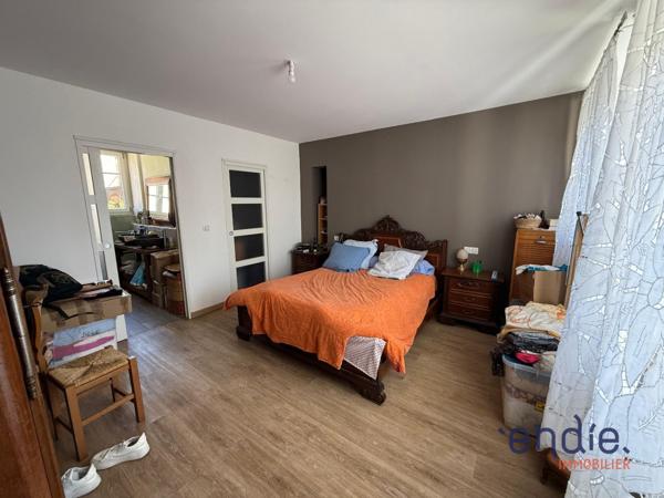 LONGERE TYPE F8 REHABILITEE AVEC GRANGE ET JARDIN!