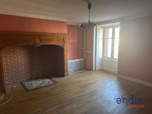 Immeuble de rapport à rénover ou pour résidence principale en plein coeur du village d'Allassac.