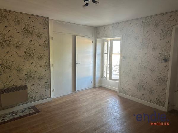 Immeuble de rapport à rénover ou pour résidence principale en plein coeur du village d'Allassac.
