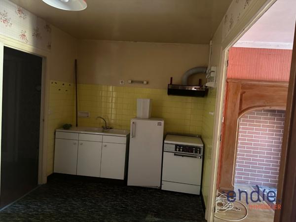 Immeuble de rapport à rénover ou pour résidence principale en plein coeur du village d'Allassac.