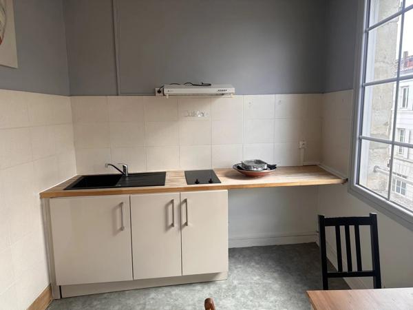 Location                                                      Appartement
                        
                     1 pièces                      27 m2                     à Niort