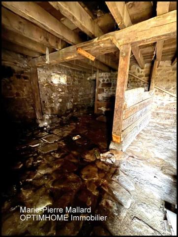 Maison de famille à rénover à Saint-Amand, à cinq minutes d'Aubusson