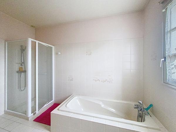 Belle maison traditionnelle à vendre à Amboise - 5 chambres, jardin de 1623 m²