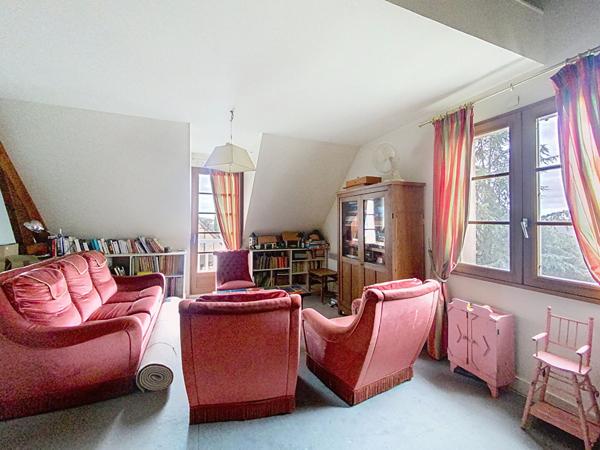 Belle maison traditionnelle à vendre à Amboise - 5 chambres, jardin de 1623 m²