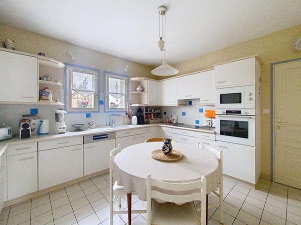 Belle maison traditionnelle à vendre à Amboise - 5 chambres, jardin de 1623 m²