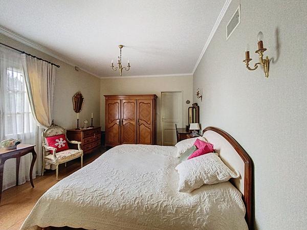 Belle maison traditionnelle à vendre à Amboise - 5 chambres, jardin de 1623 m²