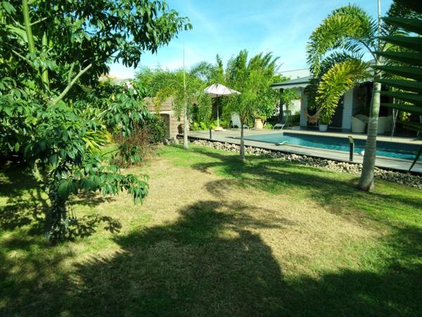 Villa contemporaine en bois de 100 m² avec piscine à Saint François .