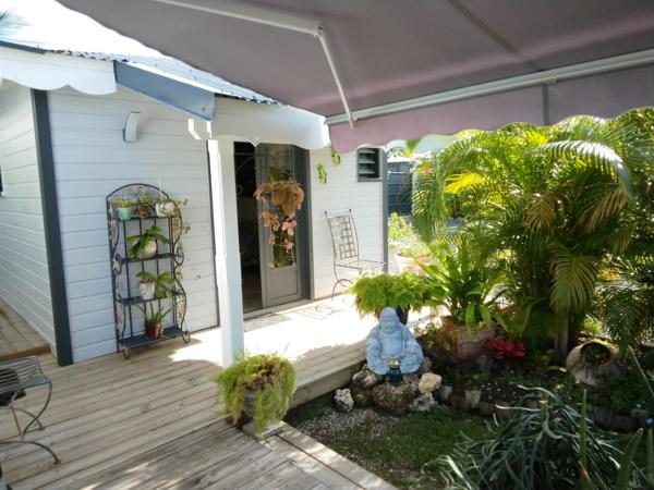 Villa contemporaine en bois de 100 m² avec piscine à Saint François .