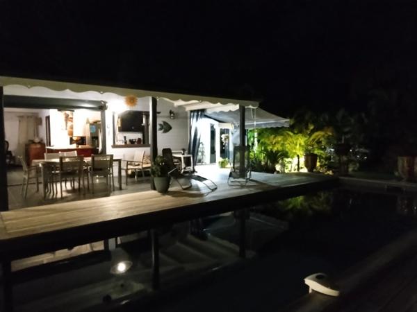 Villa contemporaine en bois de 100 m² avec piscine à Saint François .