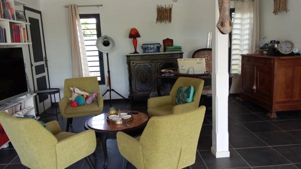 Villa contemporaine en bois de 100 m² avec piscine à Saint François .